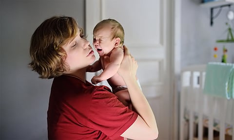 ஒரு வயதுக்குட்பட்ட குழந்தை அழுவதற்கான காரணத்தை அறிந்து கொள்வது எப்படி?