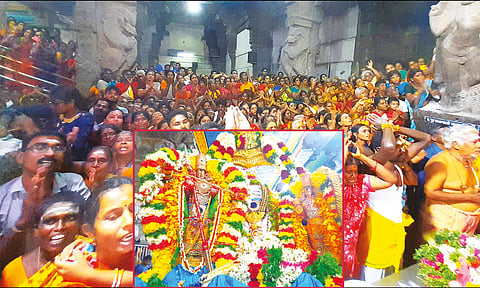 முருகப்பெருமான் வேல் பெற்று, காட்சி அளித்ததையும், திரளான பக்தர்கள் தரிசனம் செய்ததையும் படங்களில் காணலாம்.