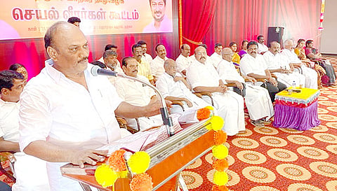 கூட்டத்தில் மத்திய மாவட்ட செயலாளர் துரை.சந்திரசேகரன் எம்.எல்.ஏ. பேசினார்.