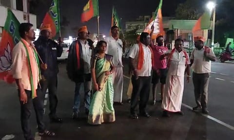 நாட்டறம்பள்ளி பஸ் நிலையம் அருகே பா.ஜ.க.வினர் ஆர்ப்பாட்டம் செய்தனர்.