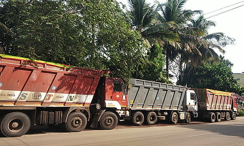 மார்த்தாண்டத்தில் அதிக பாரம் ஏற்றி சென்ற 7 கனரக லாரிகள் பறிமுதல்