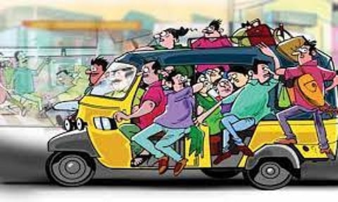 ஷேர் ஆட்டோ டிரைவர் சீட்டில் பயணித்த நூலக ஊழியர் சாவு