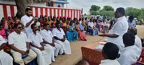 முகாம் நடைபெற்றபோது எடுத்தபடம்.