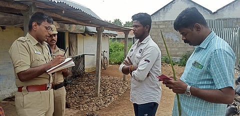 வீட்டில் பதுக்கி வைத்து கஞ்சா விற்ற 2 பேர் கைது