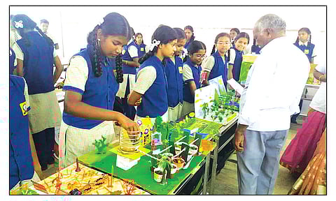 மோளையானூரில் ஸ்ரீ வெற்றி விகாஸ் பதின்ம மேல்நிலைபள்ளி அறிவியல் கண்காட்சி