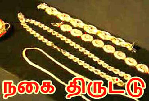 ஓடும் அரசு பஸ்சில் தம்பதியிடம் 12½ பவுன் தங்க நகைகள் திருட்டு