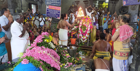 பவானி சங்கமேஸ்வரர் கோவிலில் சனி மகா பிரதோஷ வழிபாடு