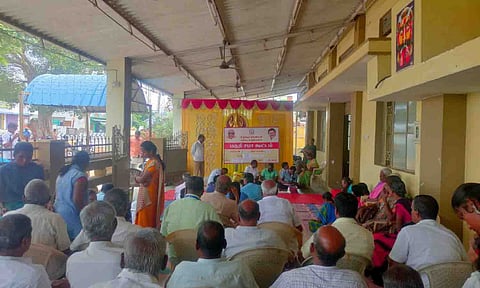 கூட்டத்தில் பங்கேற்றவர்கள். 