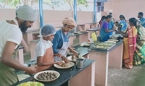 கண்காட்சியில் இடம்பெற்றிருந்த ஆரோக்கிய உணவுகள்.
