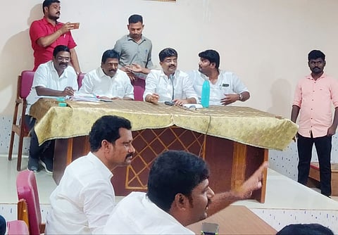 காதர்பாட்சா முத்துராமலிங்கம் எம்.எல்.ஏ. தலைமையில் ஆேலாசனை கூட்டம் நடந்தது.