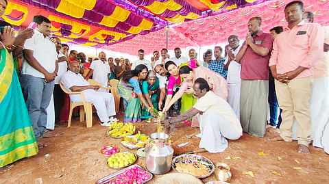 பள்ளி கட்டிட பூமிபூஜை நடந்தது.