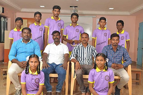 தகுதி பெற்ற மாணவர்களை படத்தில் காணலாம்