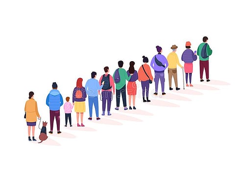 மின் கட்டணம் செலுத்த நீண்ட நேரம் காத்திருக்கும் பொதுமக்கள்