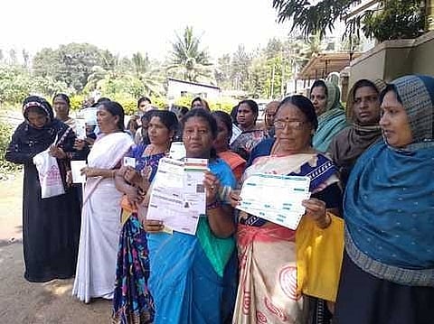கூடலூரில் மின் இணைப்பு வழங்க கோரி பொதுமக்கள் தர்ணா