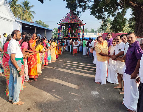 மகாமாரியம்மன் கோவில் தேரோட்டம்