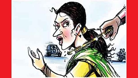 திருவிழாவில் பெண்களிடம் நகை பறித்த மர்ம நபர்கள்