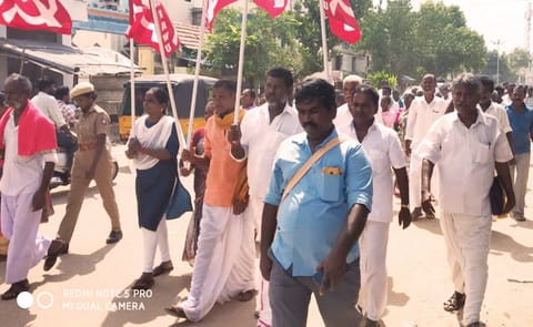 மாநாட்டையொட்டி நடந்த ஊர்வலத்தில் பங்கேற்றவர்கள்.