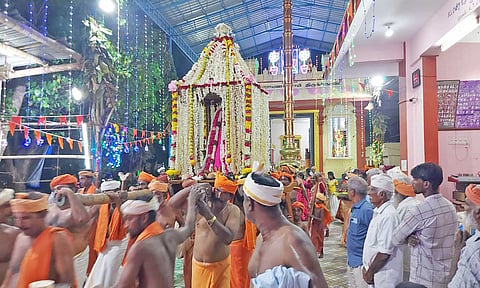 அய்யா நாராயணசாமி இந்திர வாகனத்தில் எழுந்தருளி வலம் வந்தபோது எடுத்த படம் 