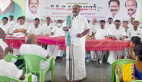 ஆலோசனைக்கூட்டத்தில் முன்னாள் அமைச்சர் ஆர்.பி.உதயகுமார் பேசினார்.