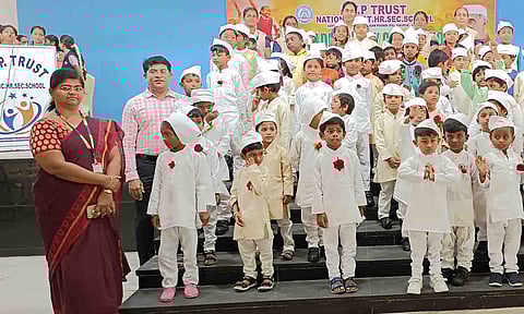 ஏ.வி.பி., பள்ளியில் குழந்தைகள் தினவிழா கொண்டாடப்பட்ட காட்சி. 