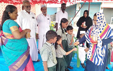 அரசு பள்ளியில் உணவுத்திருவிழா