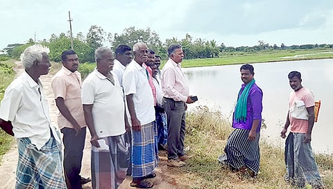 வேளாண்துறை அதிகாரியிடம் விவசாயிகள் கோரிக்கை.