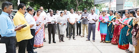 கூட்டுறவு வாரவிழா ெகாடியேற்றத்துடன் தொடக்கம்