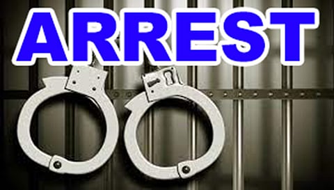 ஓட்டலில் வாடிக்கையாளரை தாக்கிய 2 ஊழியர்கள் கைது