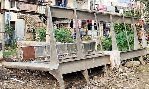 தாமரைப்பாக்கம் கூட்டுச்சாலையில் பயணிகள் நிழற்குடை அமைக்க பொதுமக்கள் கோரிக்கை