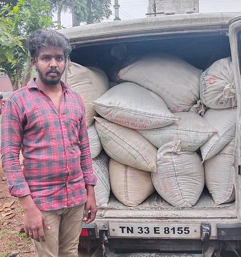 காரில் ரேசன் அரிசி கடத்தி சென்ற வாலிபர் கைது