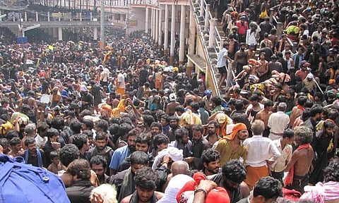 சபரிமலையில் ஏற்கனவே உள்ள நடைமுறையே தொடரும்- அறிவுறுத்தலை வாபஸ் பெற்றது கேரள அரசு