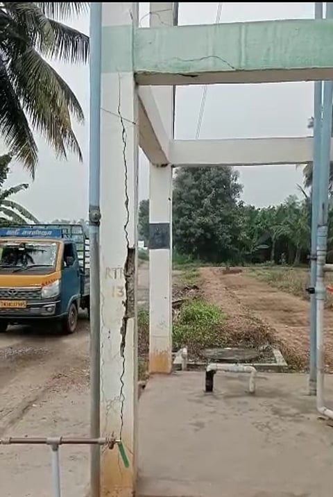காட்டம்பட்டி அருகே இடிந்து விழும் நிலையில் குடிநீர் தேக்க தொட்டி