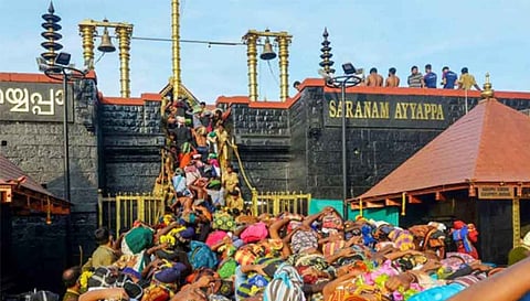 மேட்டூரில் அய்யப்ப பக்தர்கள் மாலை அணிந்து விரதம் தொடங்கினர்