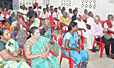 விவசாய சங்க மாநாட்டில் பங்கேற்றவர்கள். 
