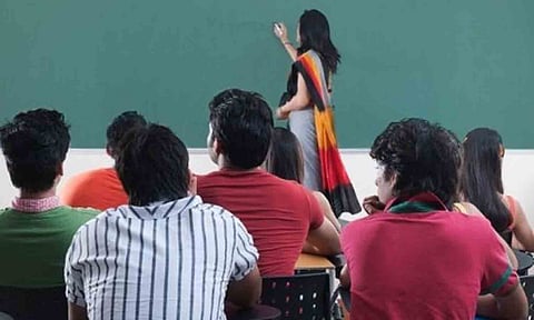 கல்லூரி பேராசிரியர்களுக்கு ஆடை கட்டுப்பாடு அவசியம்: உயர்கல்வித்துறை உத்தரவு