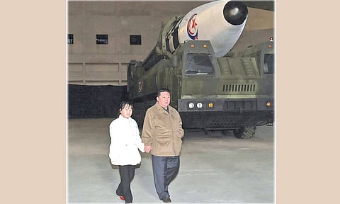 முதல் முறையாக மகளை வெளியுலகத்துக்கு அறிமுகப்படுத்திய கிம் ஜாங் அன்