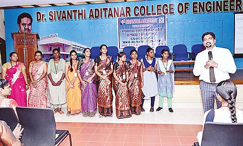 பயிற்சியில் கலந்து கொண்டவர்களை படத்தில் காணலாம்.