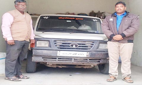 காரில் கடத்திய 1 டன் ரேசன் அரிசி பறிமுதல்