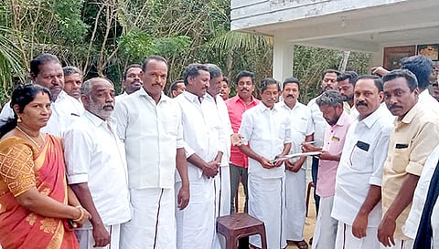 இல்லம் தேடி உறுப்பினர் சேர்க்கையை கிழக்கு ஒன்றிய செயலாளர் சதாசிவம் தொடக்கி வைத்தார்.