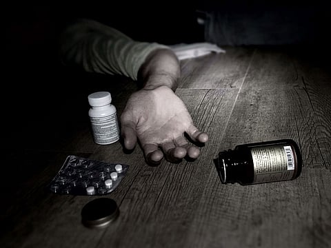 பாஸ்ட் புட் கடைக்காரர் விஷம் குடித்து தற்கொலை