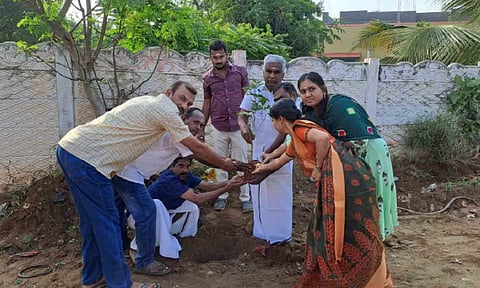 குடிநீர் இணைப்பு வழங்கும் நிகழ்ச்சி நடைபெற்ற காட்சி. 