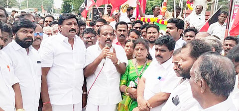 ஓ.பி.எஸ். அணி நிர்வாகிகள் பேரணி