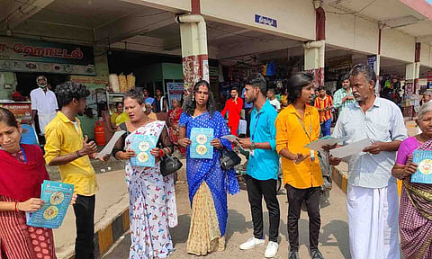 பிளாஸ்டிக் ஒழிப்பு விழிப்புணர்வு கலைநிகழ்ச்சி நடைபெற்ற காட்சி. 