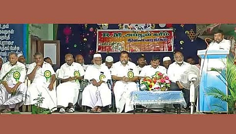 அதிக மதிப்பெண் பெற்ற மாணவர்களுக்கு பரிசளிப்பு விழா