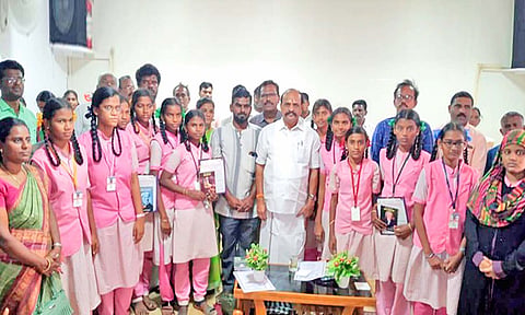 கடம்பூர் ராஜு எம்.எல்.ஏ. வெற்றி பெற்றவர்களுக்கு பரிசுகளை வழங்கி பாராட்டினார்
