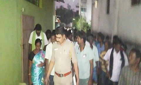 சேவூரில் பொதுமக்கள் திடீர் சாலை மறியல்