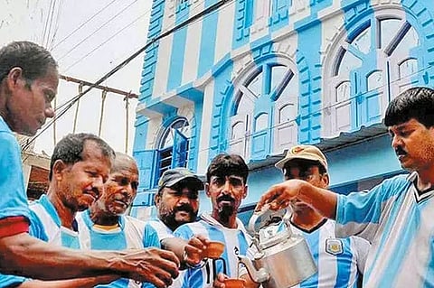 அர்ஜென்டினா அணிக்காக நிறம் மாறிய மேற்கு வங்காள டீ கடை