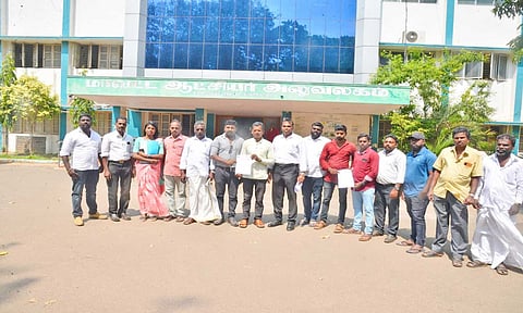 குமரி மாவட்ட நாம் தமிழர் ஒருங்கிணைந்த தொழிற்சங்கத்தினர் இன்று மாவட்ட கலெக்டர் அலுவலகத்தில் மனு அளித்தபோது எடுத்த படம் 