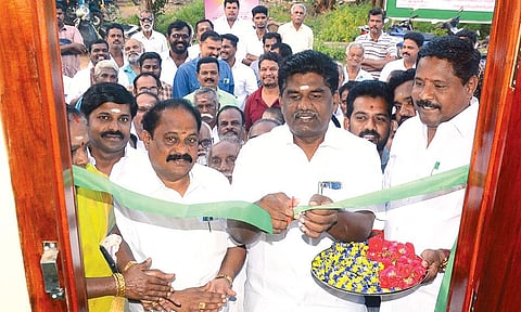 நூலக கட்டிடத்தை திறந்து வைத்த எம்.எல்.ஏ.