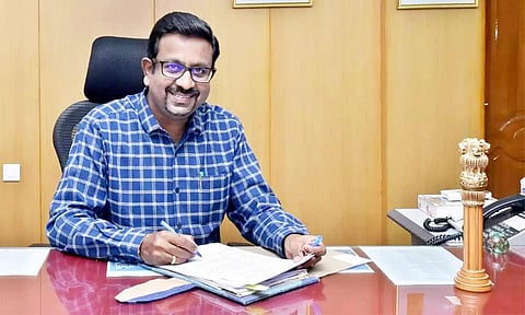 கலெக்டர் தினேஷ் பொன்ராஜ்